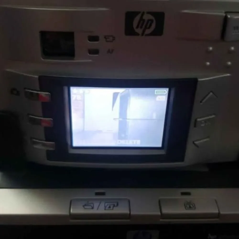 HP Photosmart 8886 Digital Camera with Dock